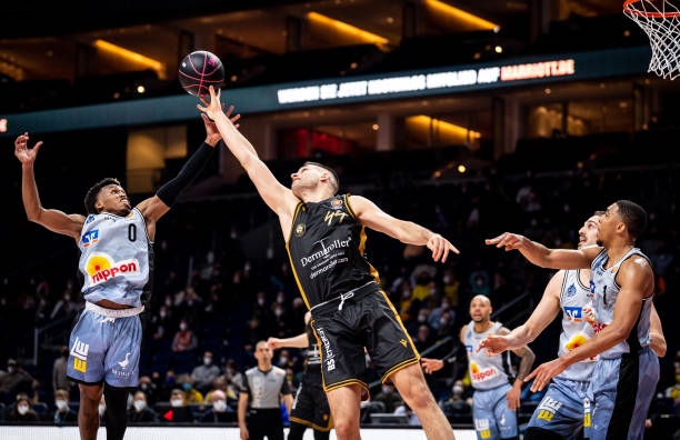 球队更加注 球队更加注