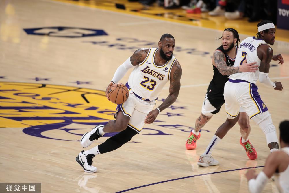 在强敌面前 在强敌面前